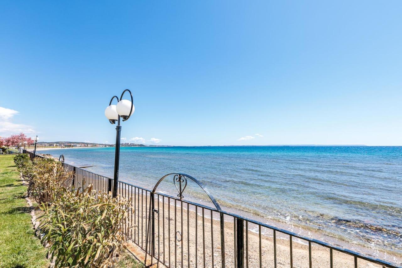 Apartment Next To The Sea Paralia Dionysiou Buitenkant foto